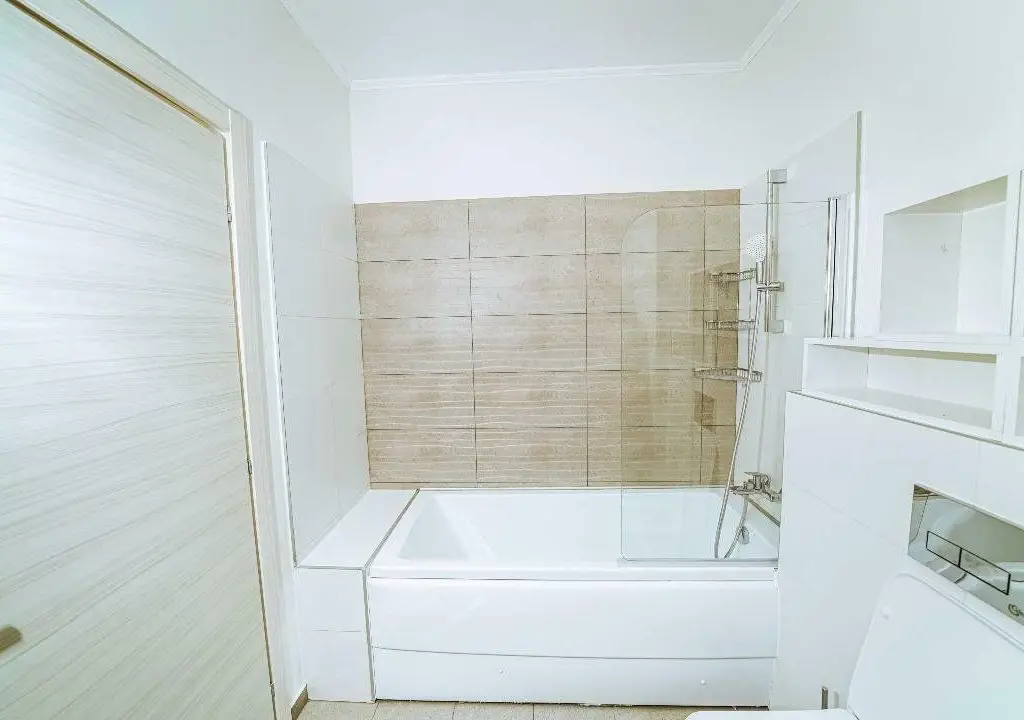 Ag BRASADAS vinde ap 2 cam PARTER 70mp LUX Piata Unirii.
