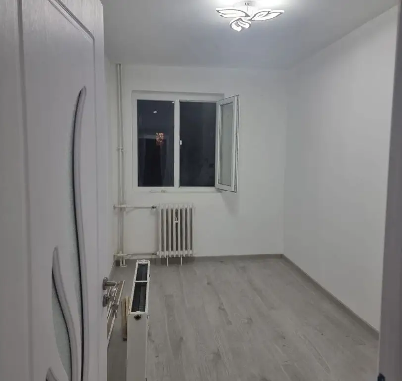 Vand apartament 3 camere