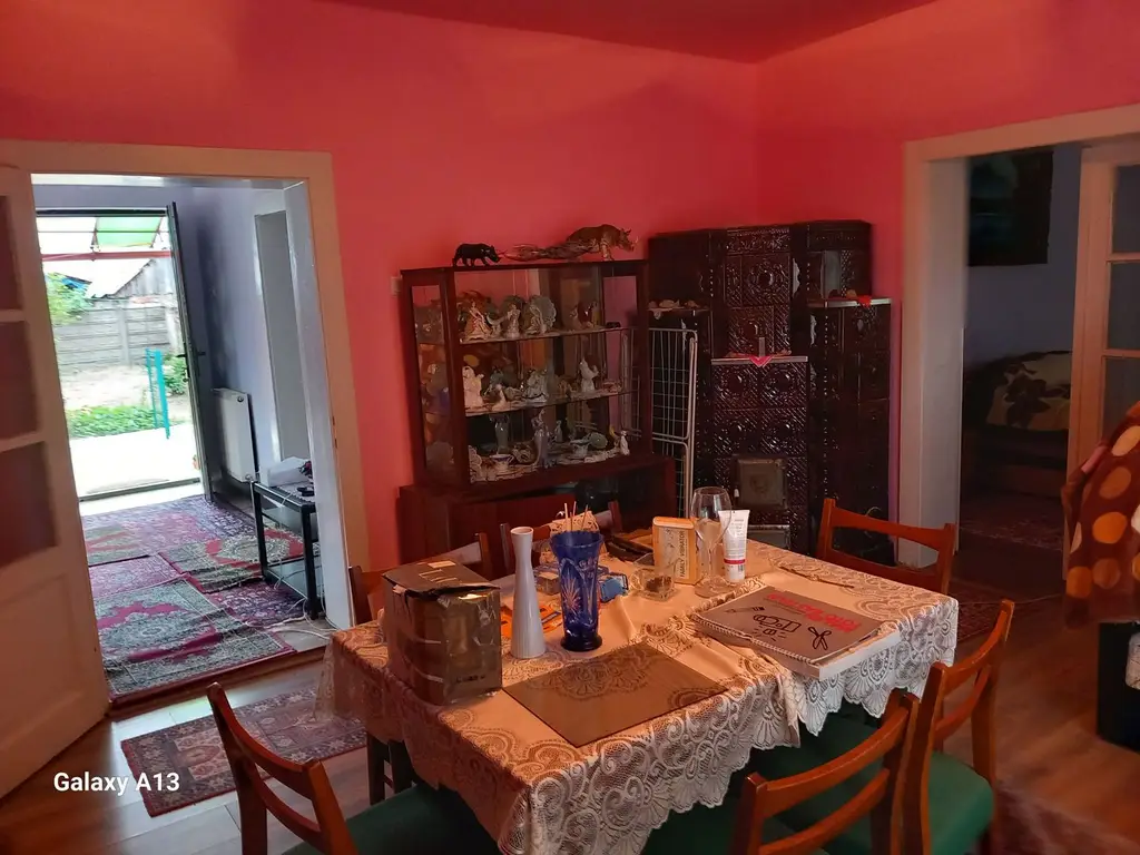 BRASADAS vinde casa 3 camere cu teren 4.5 ari în zona UNIRII.