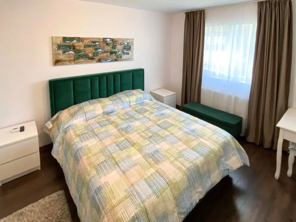 Apartament modern cu 2 camere pereți retractabili terasă parcare și boxă