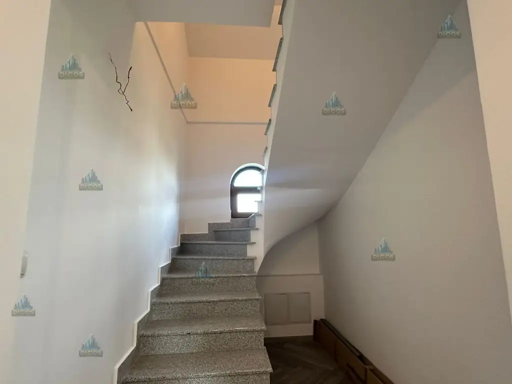 Vilă de vânzare 1500 mp teren