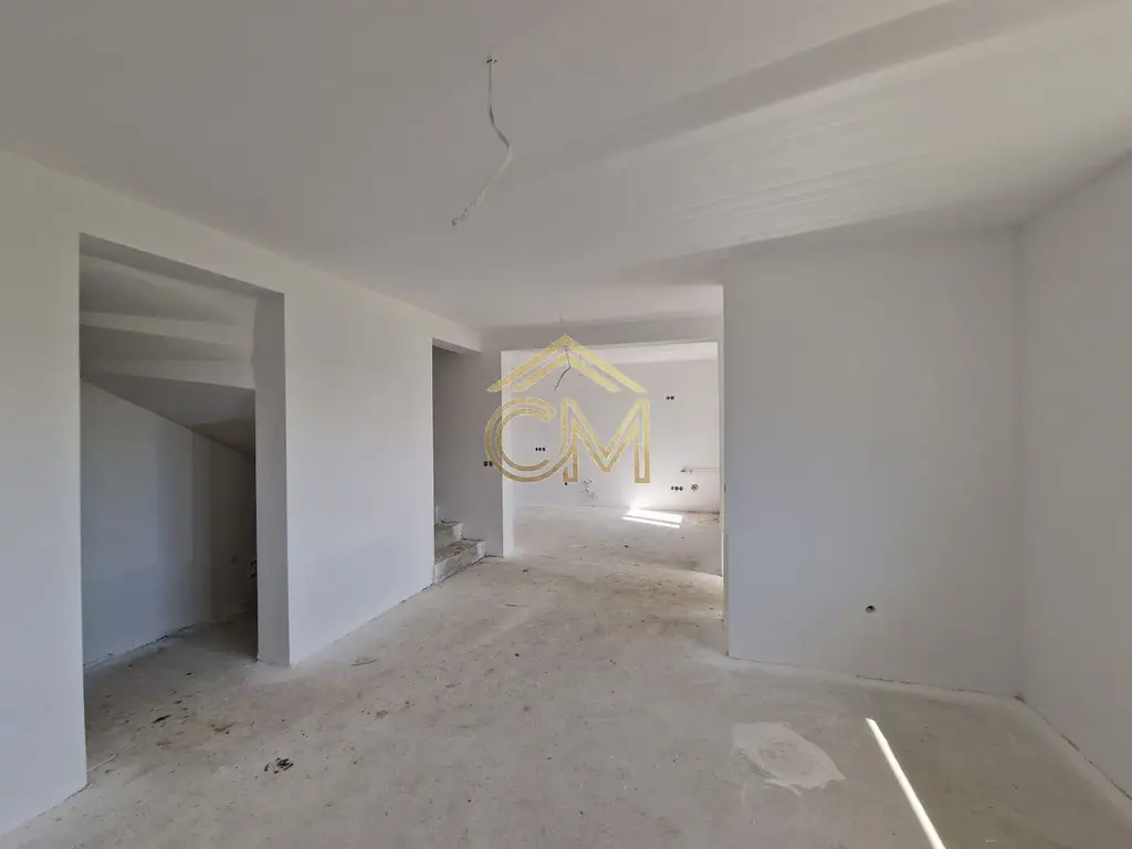 Quadruplex 4 Camere / 82MPU / Terasa / 170MP Curte