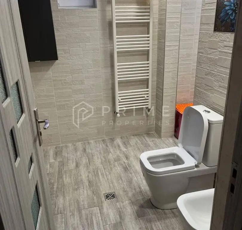 Casa cu front stradal, 7 Noiembrie, ideala clinica/cabinet/locuinta