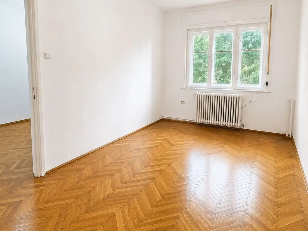 Apartament spațios cu 3 camere, 87 mp utili, 2 garaje, etaj 1 la casă