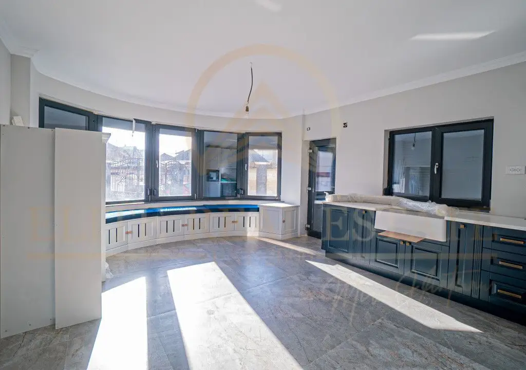 Năvodari - Casă exclusivistă cu ponton privat – Primul rând la lac