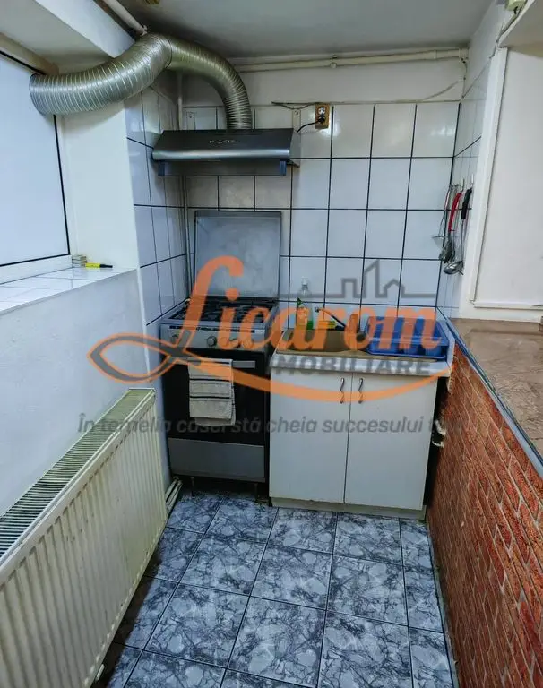 Corp de casa 4 camere zona Nicopole,curte comuna cu 1 familie.