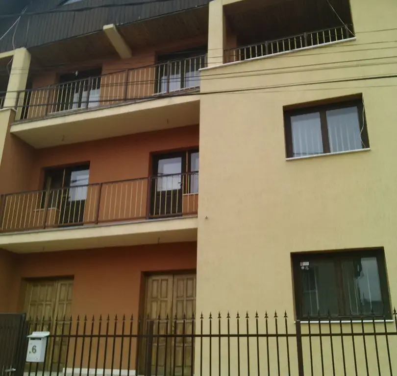 Casa 6 camere - cazare 12 persoane, Nord