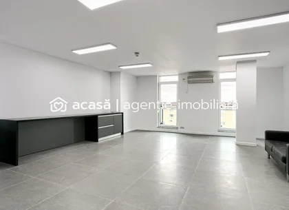 De închiriat Birou de Lux, Zona Centrlă, la Preț Promoțional