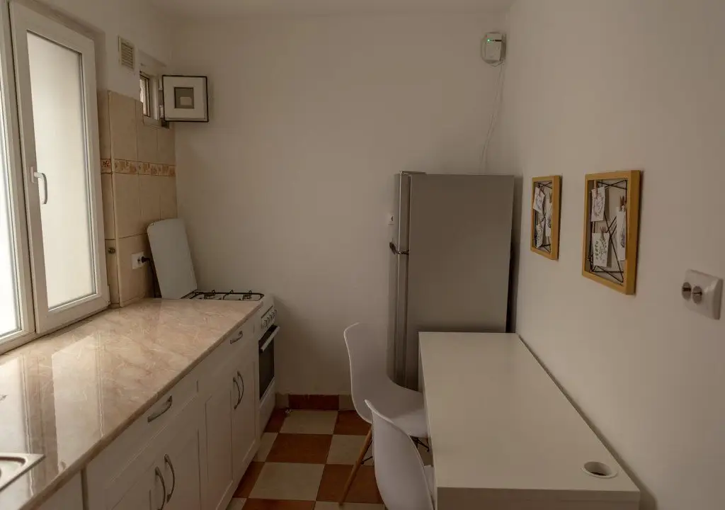 BRASADAS închiriază garsoniera et 9/9 40mp Dimtrie Cantemir.