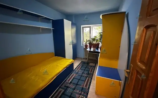 Apartament 4 camere de vânzare – Strada Daciei