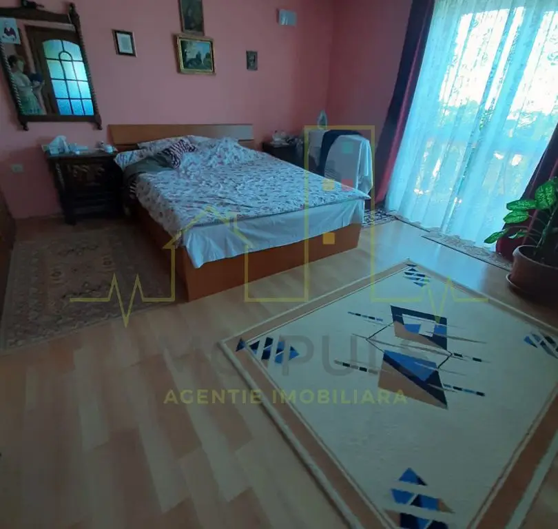 Casa individuala in Dudestii Noi. Panouri solare.