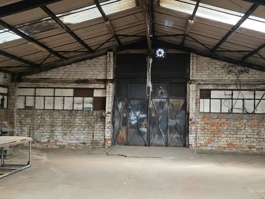 Hală de închiriat Sector 3 – Șos. Industriilor – 290 mp