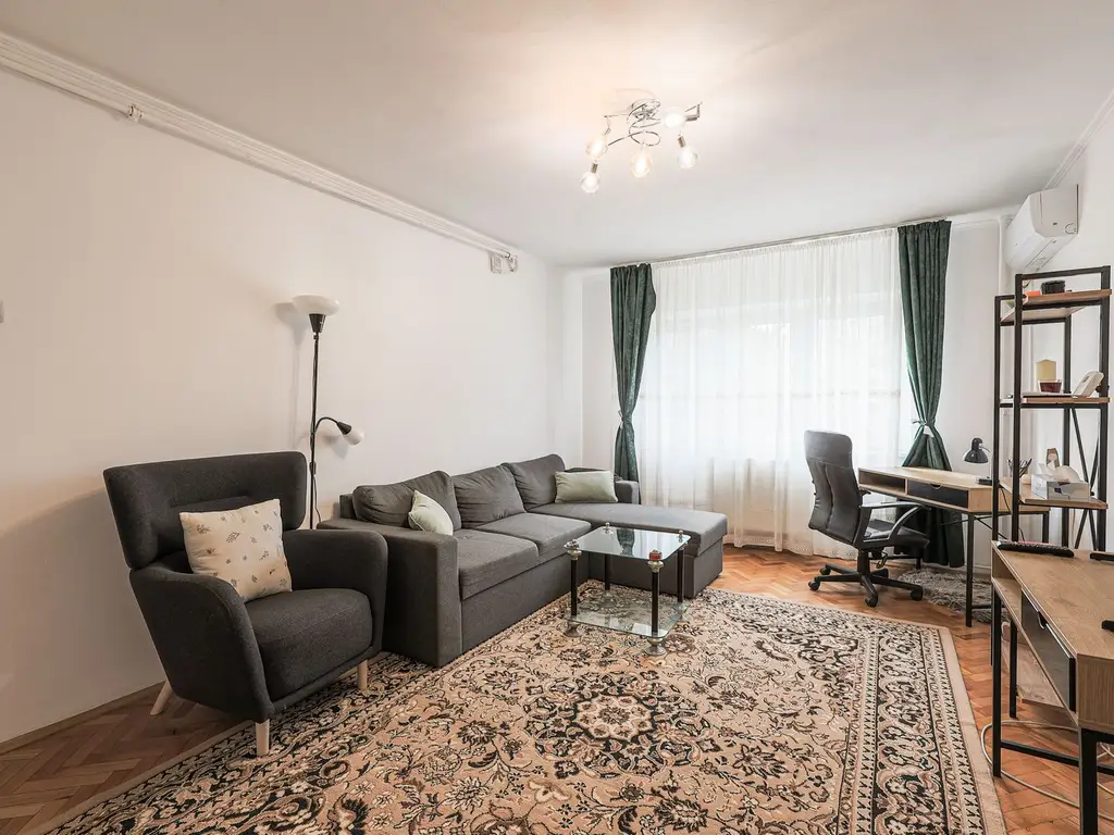 Rezervat Apartament renovat, cu 2 balcoane, la Etajul 1 in Micalaca