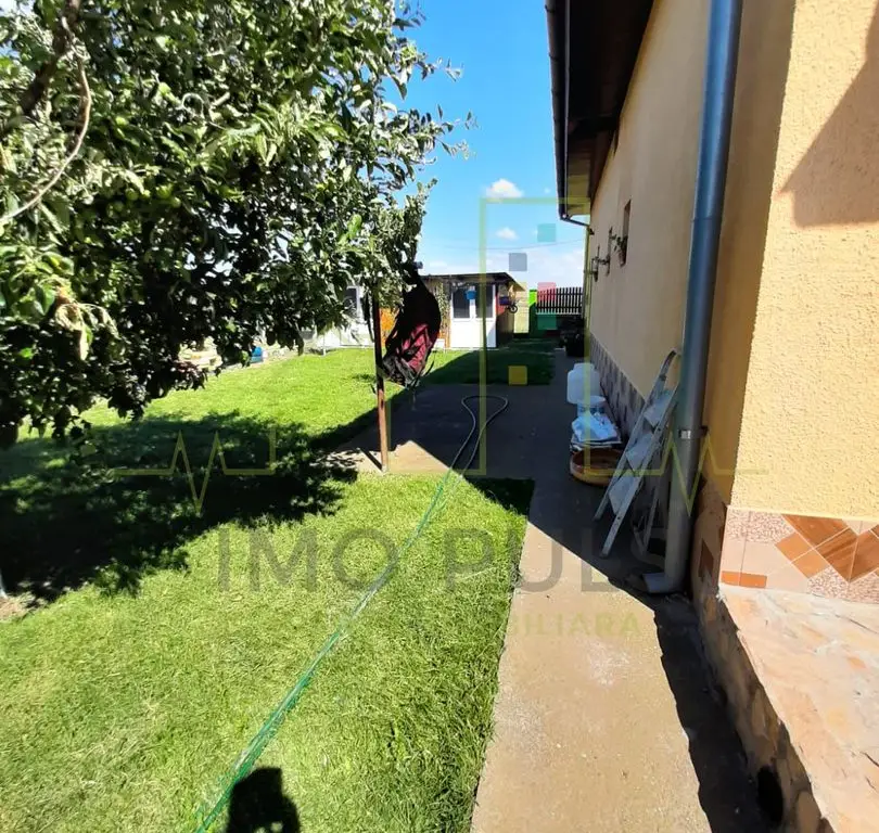 Casa individuala in Dudestii Noi. Panouri solare.