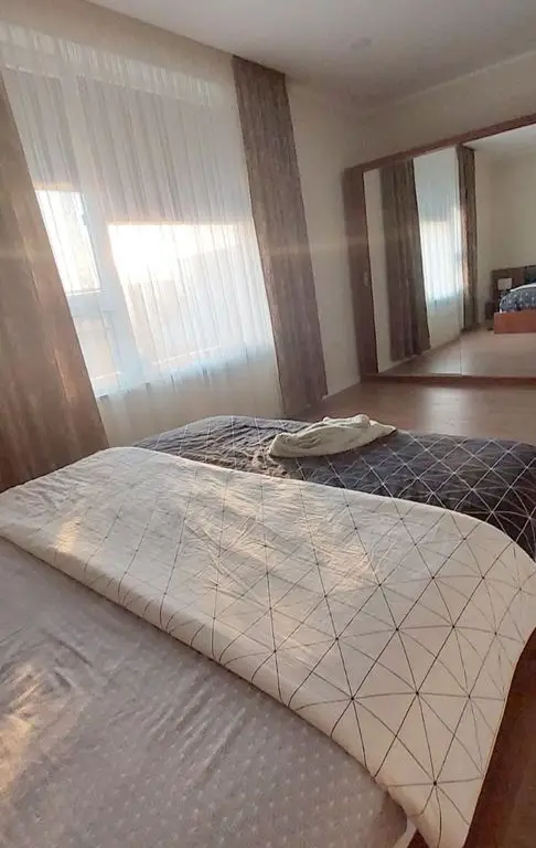 De vânzare casă premium tip duplex, vedere spre Lacul Brates, comision 0%
