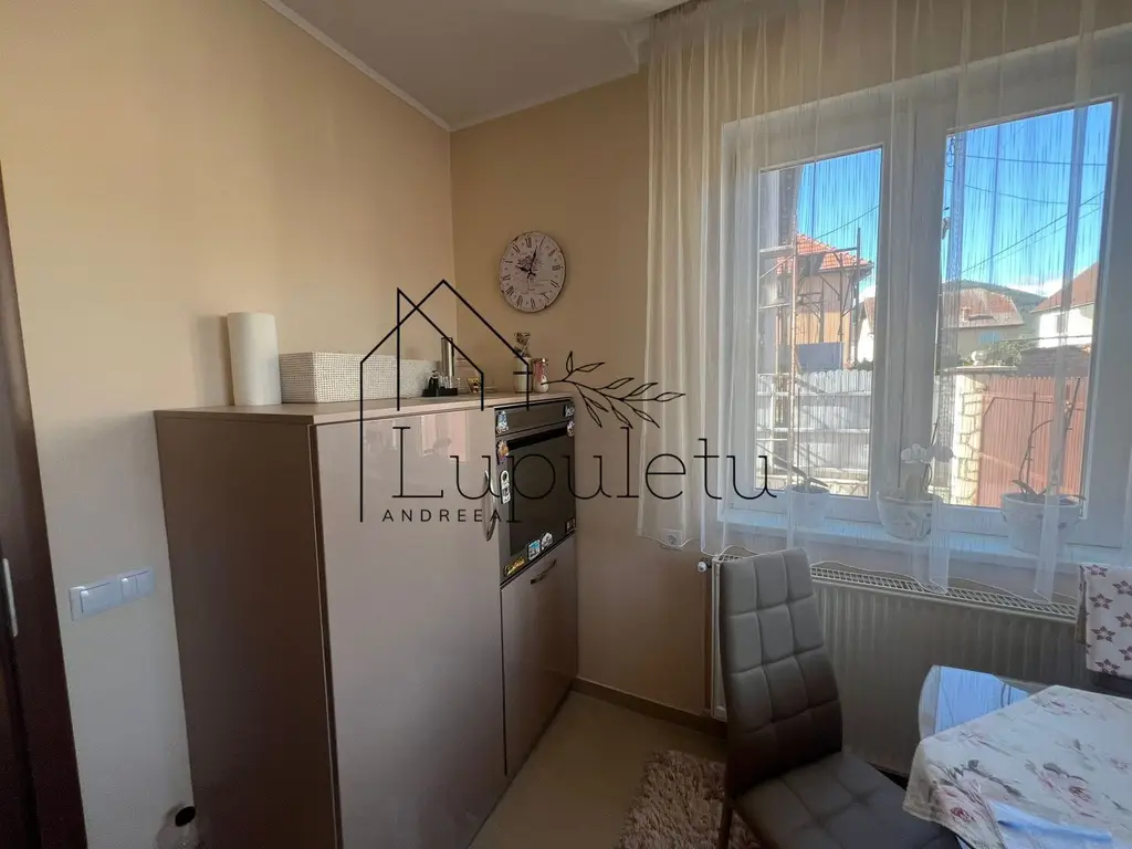 Casa de Vanzare Rasinari | 6 Camere | 200 MPU | Teren 979 MP |