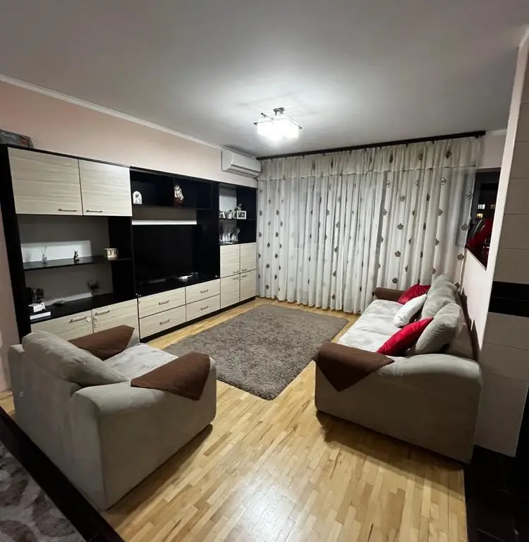 Vand apartament 4 camere