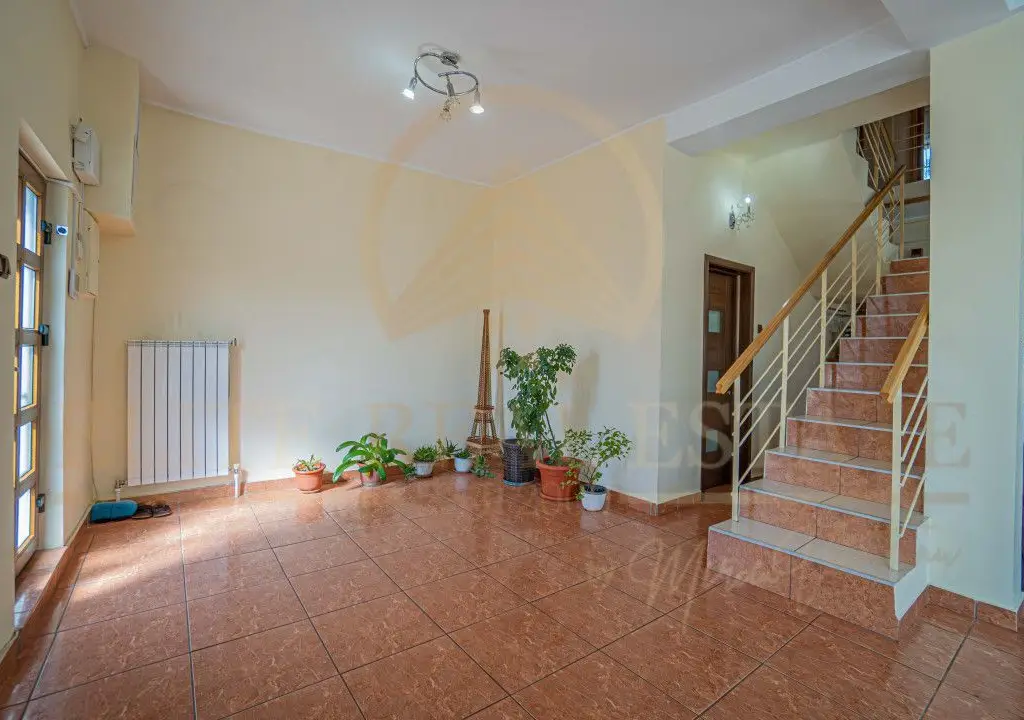 Agigea - Vila D+P+1E+M pe un teren de 772 mp cu o deschidere de 21,46 m.