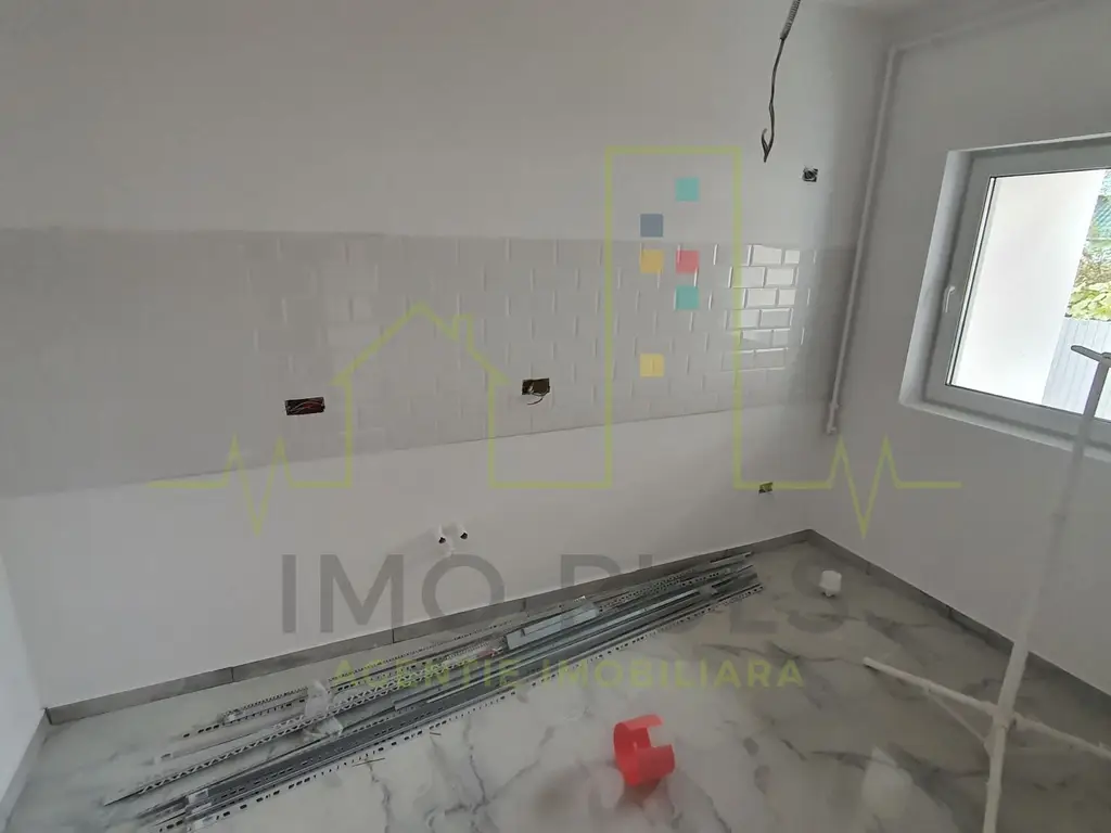 Nou. Lipovei. Decomandat. Bucatarie separata. Terasa + Balcon. Etaj 1.