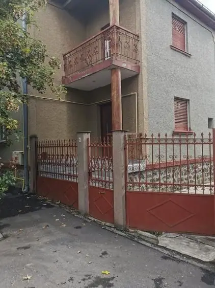 Proprietar vand casa 14 Mai