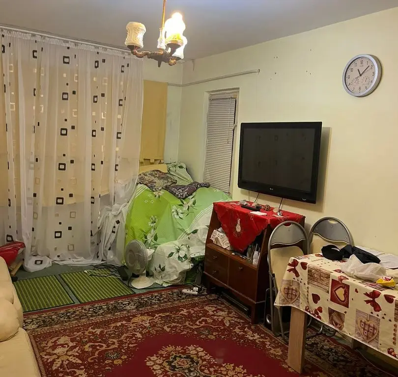 De vanzare apartament 3 camere Micro 16, etaj 4/4, 64.000 euro