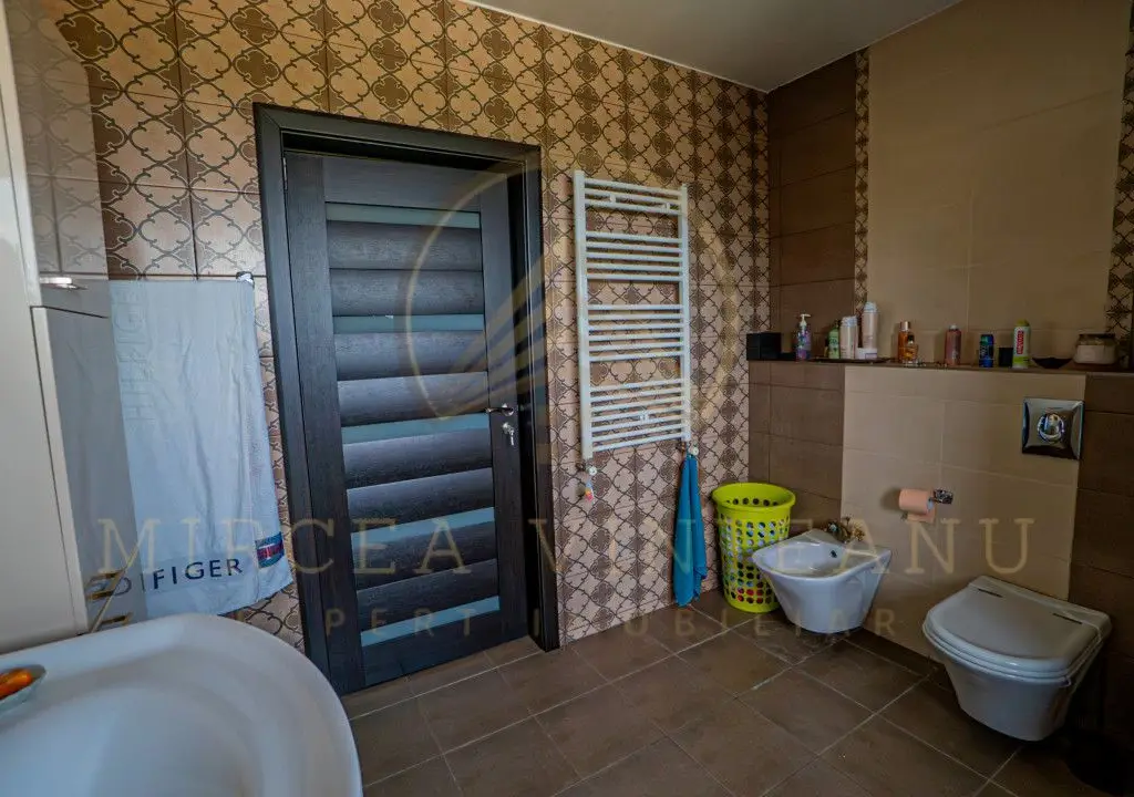 Palazu Mare / Elvila - Vila deosebită compusă din S+P+2E, mobilata și utilata