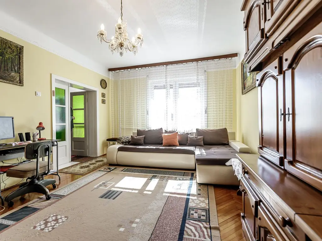 Preț NOU! Casa P+2 în zona centrală Chișineu-Criș