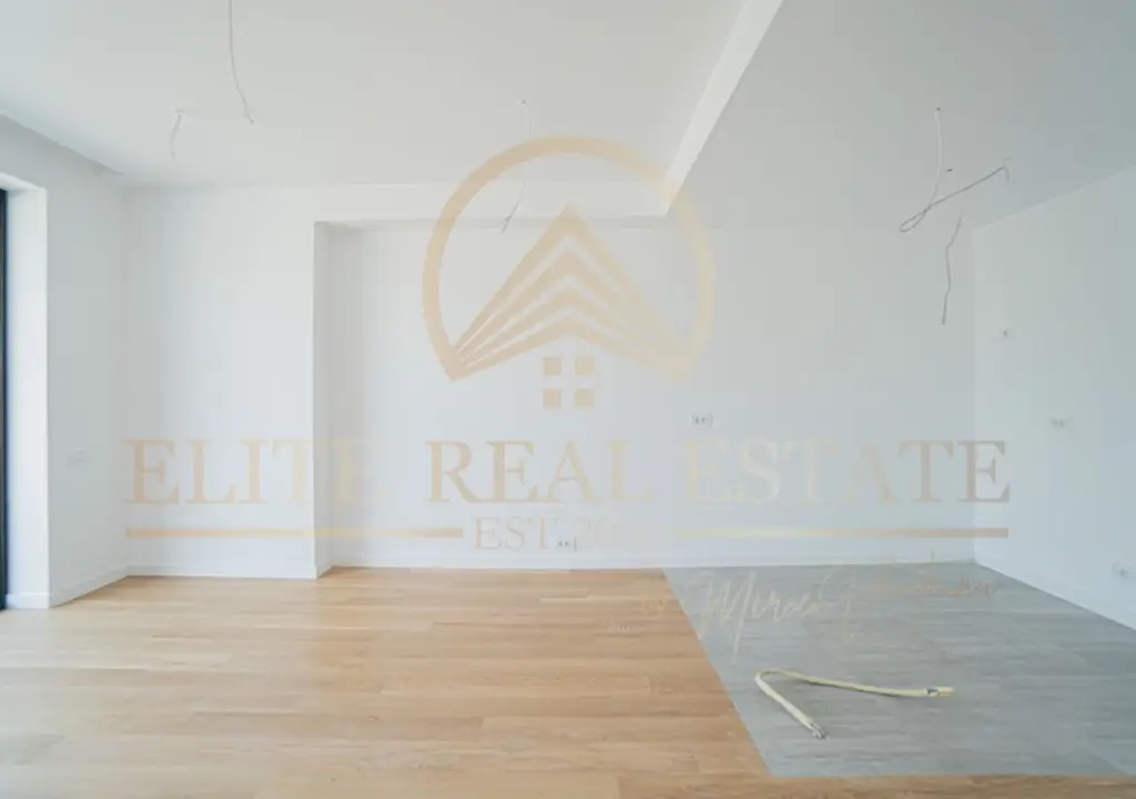 Stațiunea Mamaia - Vânzare apartament cu 2 camere, 2 bai cu vedere la mare.