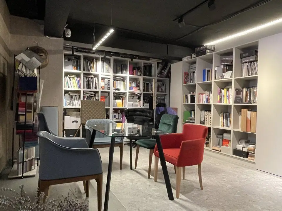 Duplex 3 camere amenajat birou/showroom, cu parcare inclusa