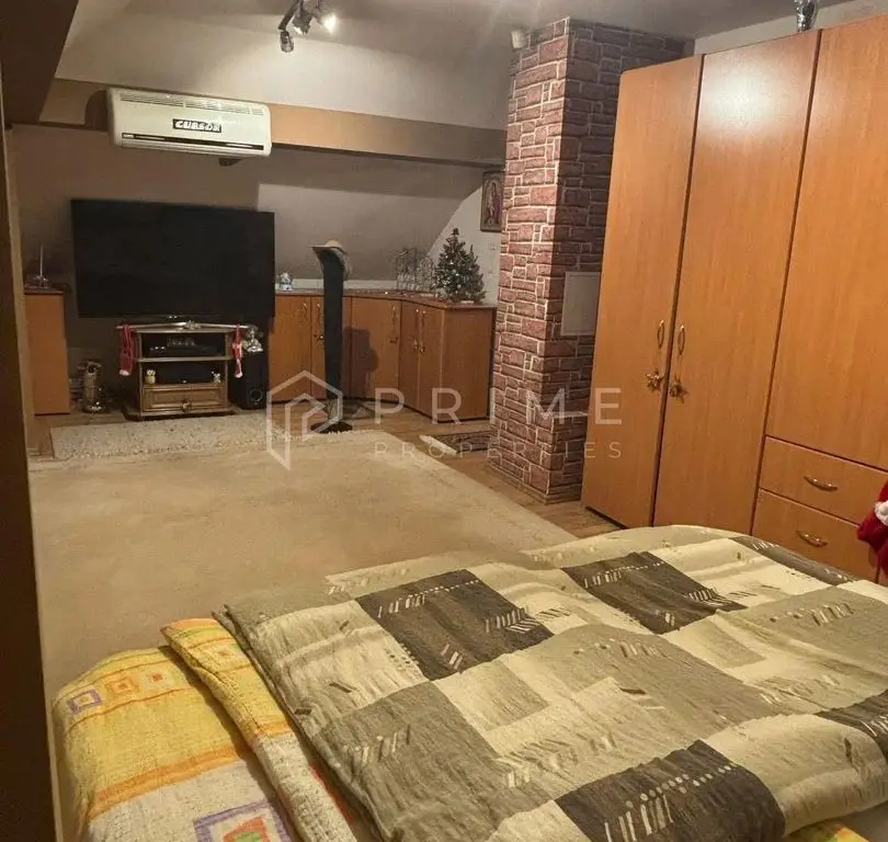 Casa cu front stradal, 7 Noiembrie, ideala clinica/cabinet/locuinta