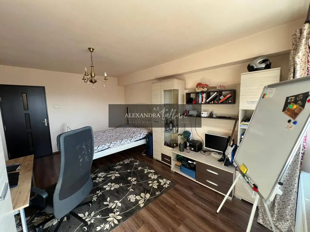 Apartament 3 camere, balcon, etaj intermediar, A. Vlaicu, Marasti
