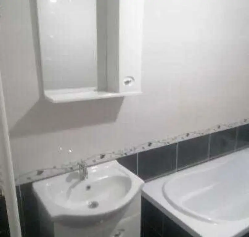 Vand apartament cu 2 camere, zona compozitori