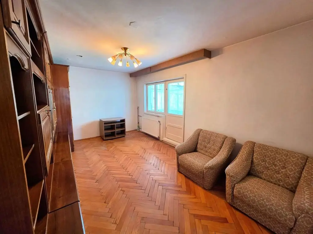 Vand apartament cu 2 camere decomandat in Calea Lipovei