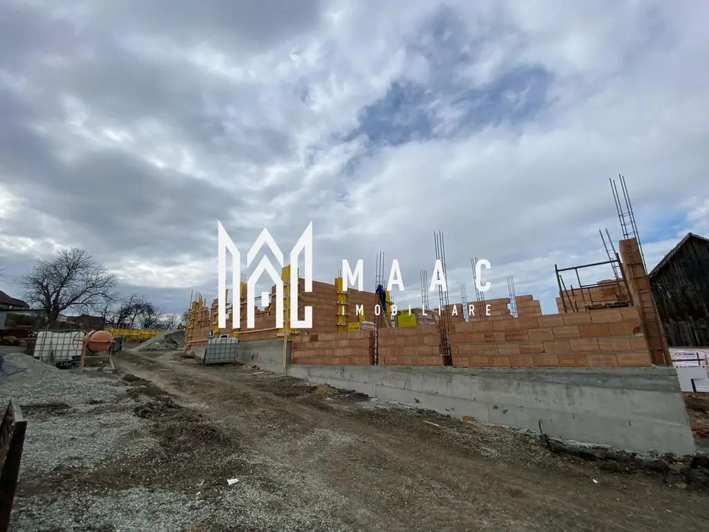 Casă Tip Duplex | 4 Camere | 2 Balcoane | Terasă | Șura Mică