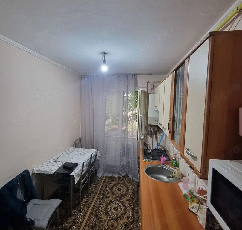 De vanzare apartament cu 3 camere