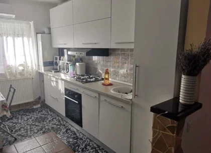Apartament cu 2 camere decomandate Mv2 strada Mozart renovat, mobilat.