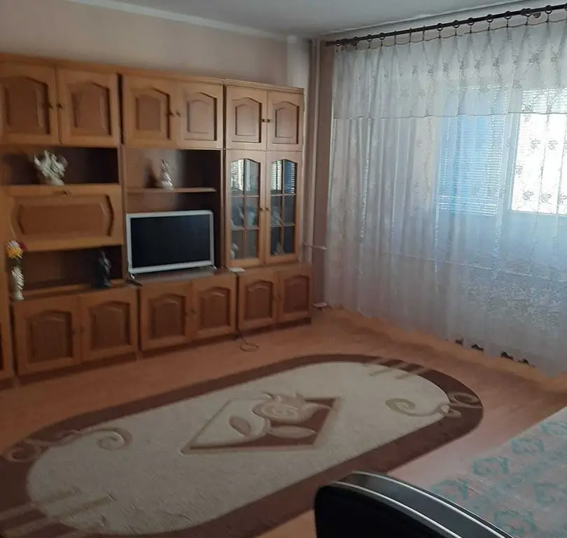 BRASADAS închiriază ap 2 cam Et 6/8 zona Unirii