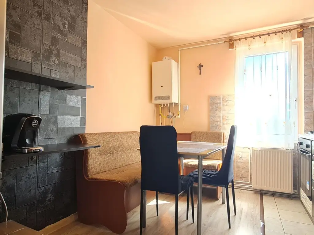 Apartament 4 camere decomandat mobilat utilat