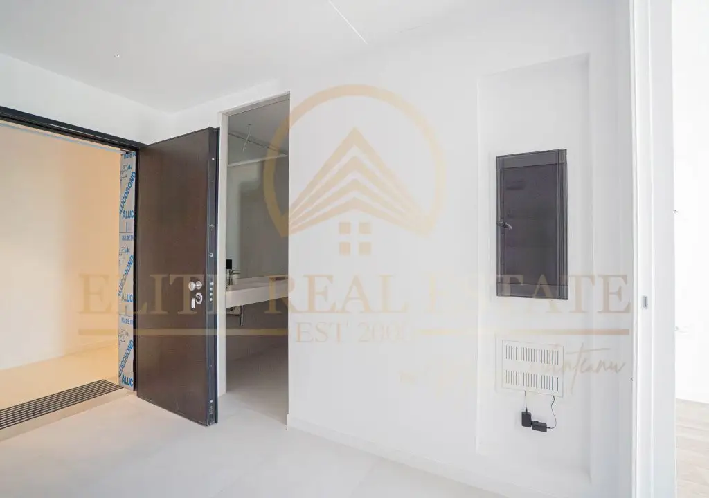 Stațiunea Mamaia - Vânzare apartament cu 4 camere, 3 bai cu vedere la lac.