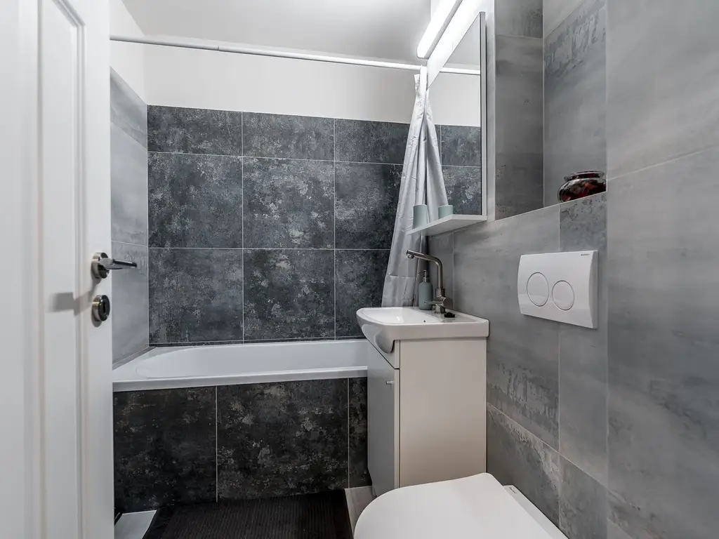 Apartament ultrafinisat la cheie cu 2 camere decomandat Piata Mica