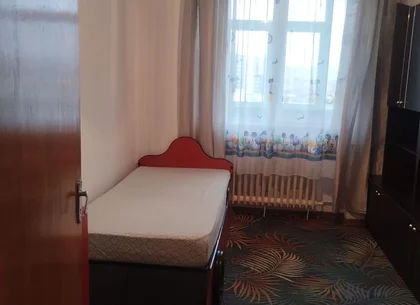 BRASADAS inchiriaza ap 3 cam etaj 8/10 Bld. Timisoara.