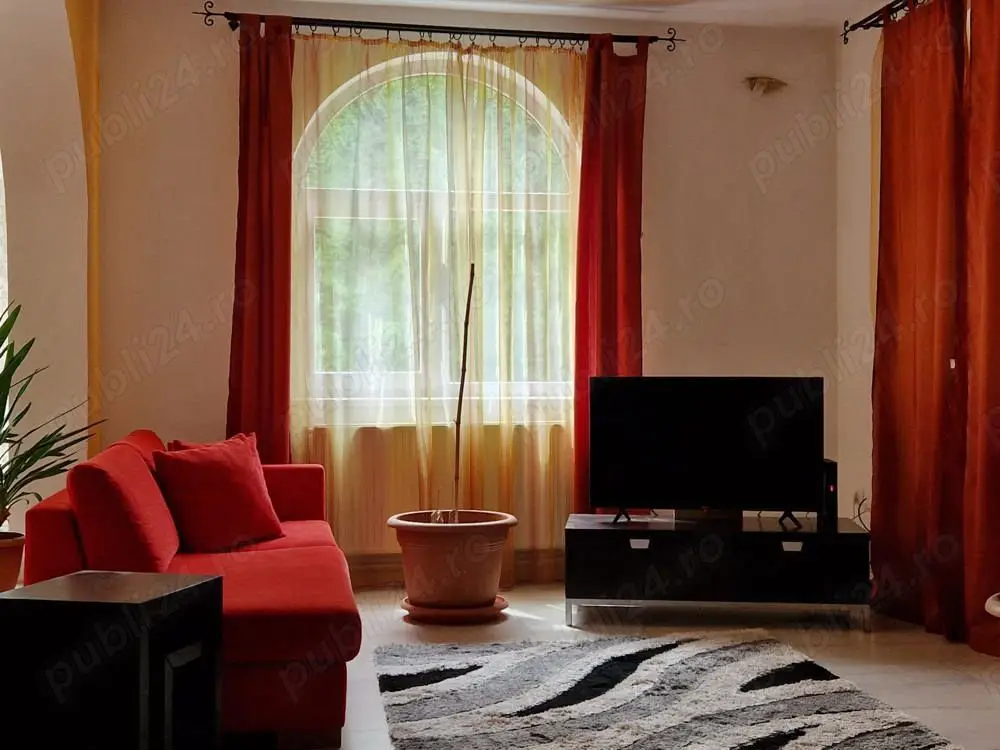 Persoana fizica vand vila zona Bucium