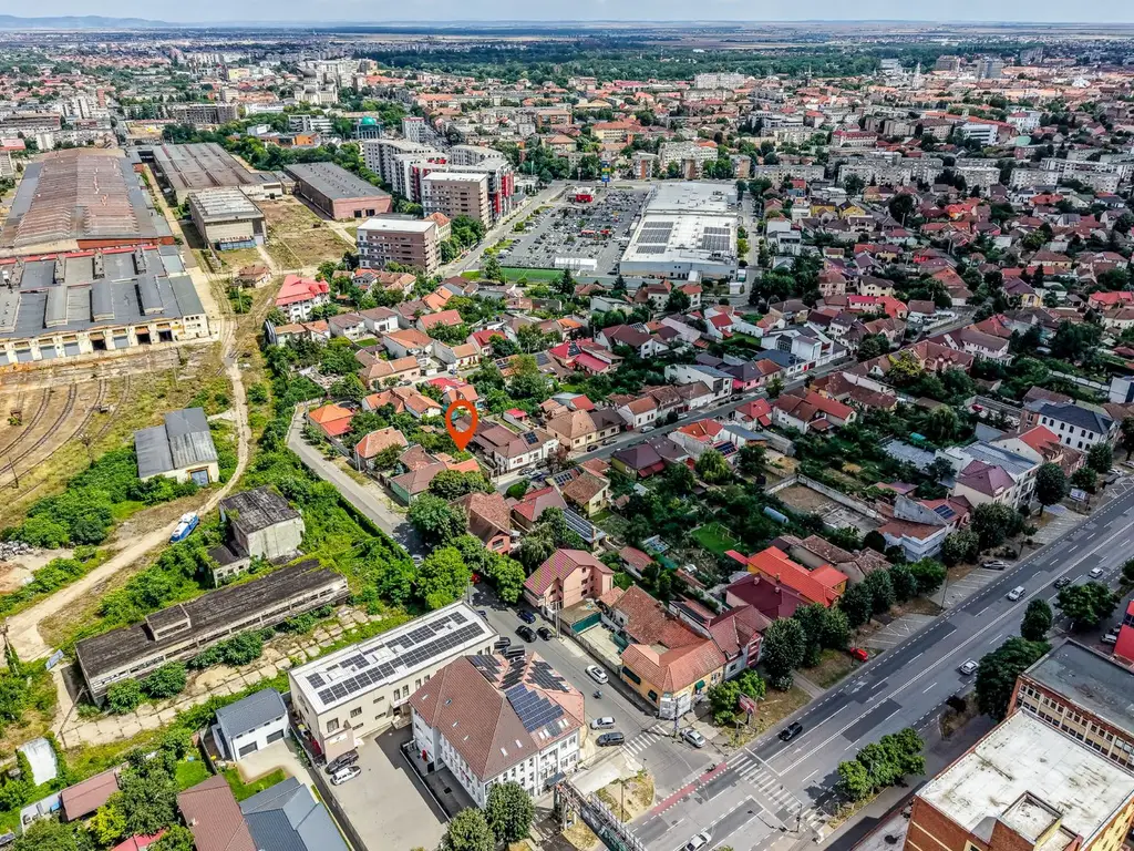 Casă cu teren de 370 mp în Zona Funcționarilor
