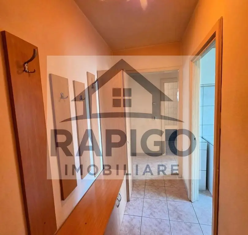 Vand apartament cu 2 camere decomandat in Calea Lipovei