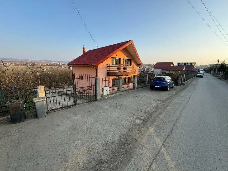 Hlincea, str.Mănăstirii, CIUREA, Iaşi + 1.700 mp teren şi Vilă (D+P+M)
