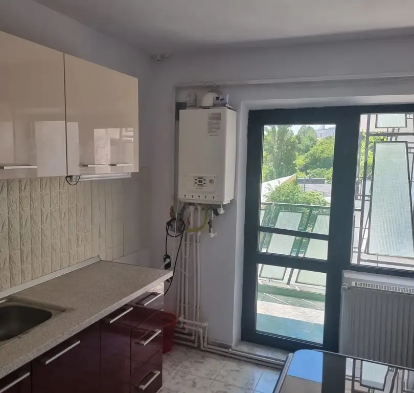De inchiriat apartament cu 3 camere, zona Garii, etaj 3, 490 euro negociabi