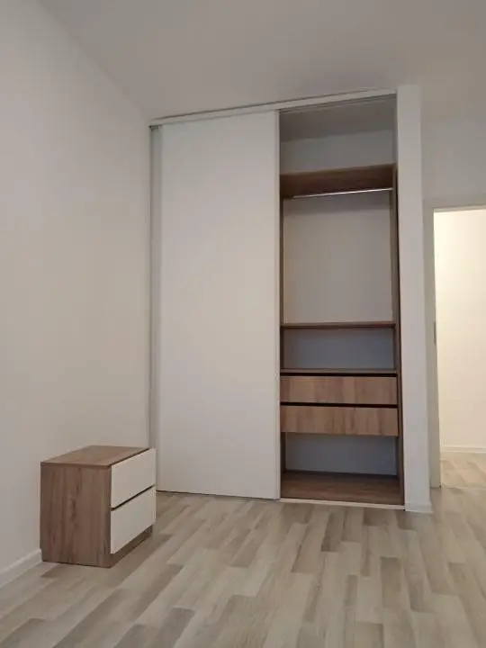 Ag BRASADAS vinde ap 2 cam MOBILAT cu PARCARE Berceni.