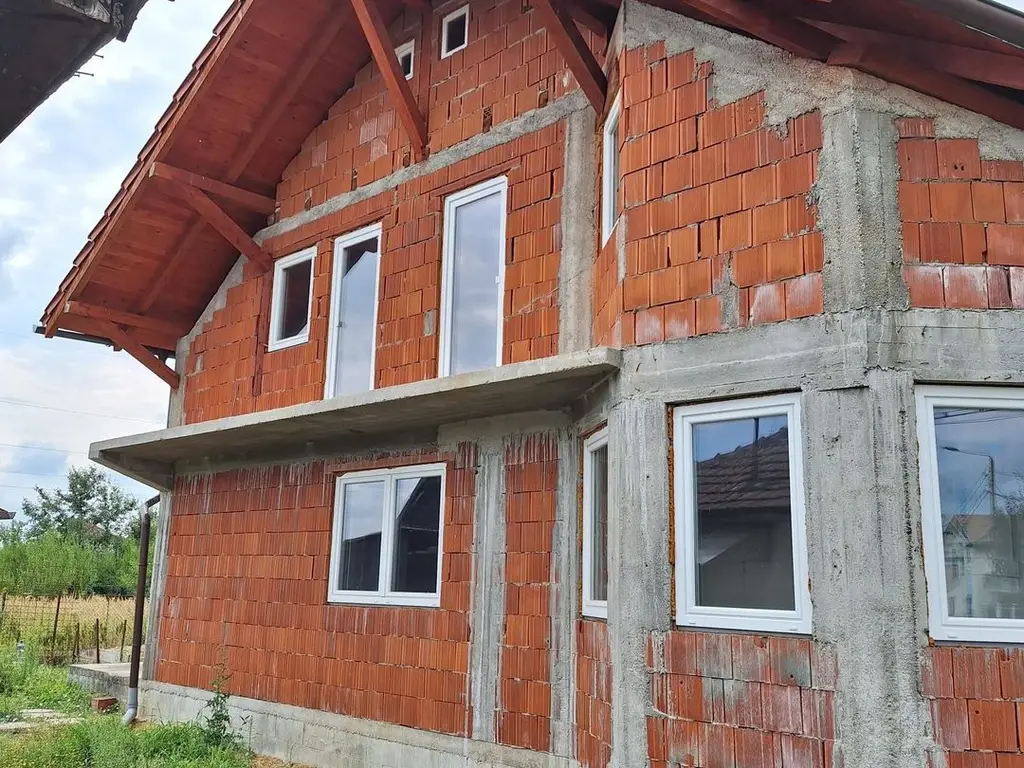 BRASADAS vinde casă în rosu și casa veche.