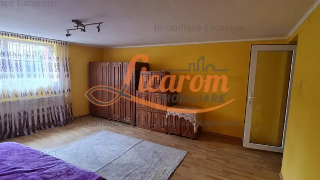 Casa individuala cu 2 apartamente, 6 camere,teren 403 mp,ASTRA.