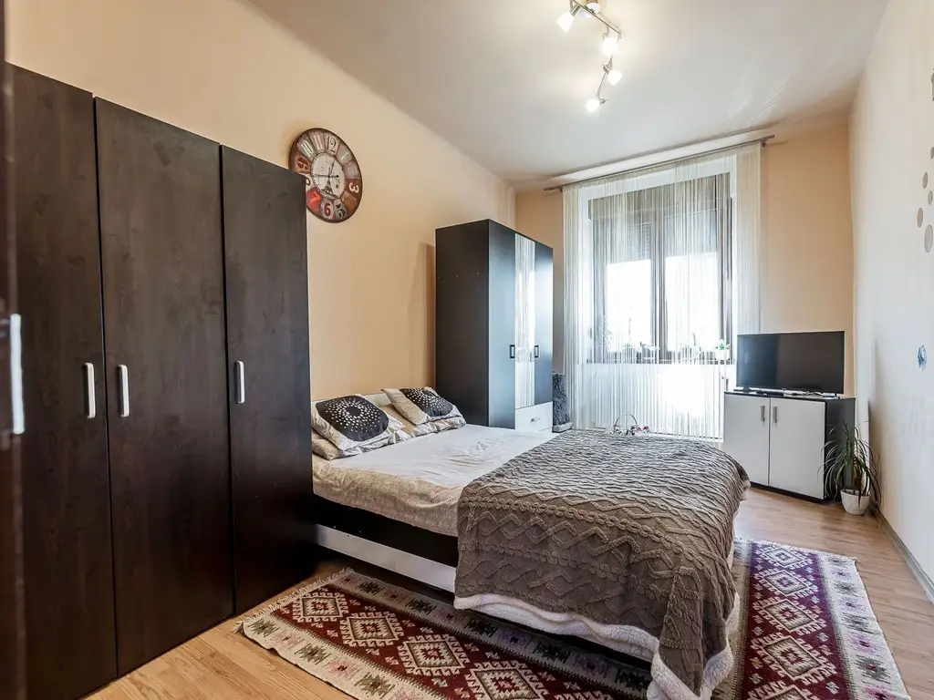 Apartament în centru cu acces auto și garaj propriu